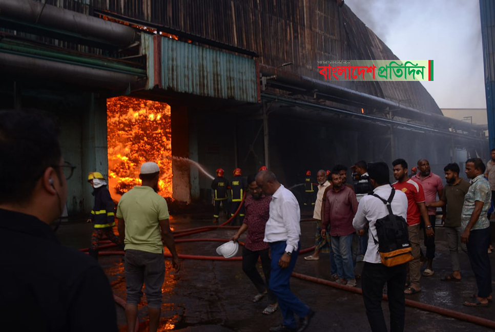 এবার এস আলমের চিনির গুদামে ভয়াবহ আগুন