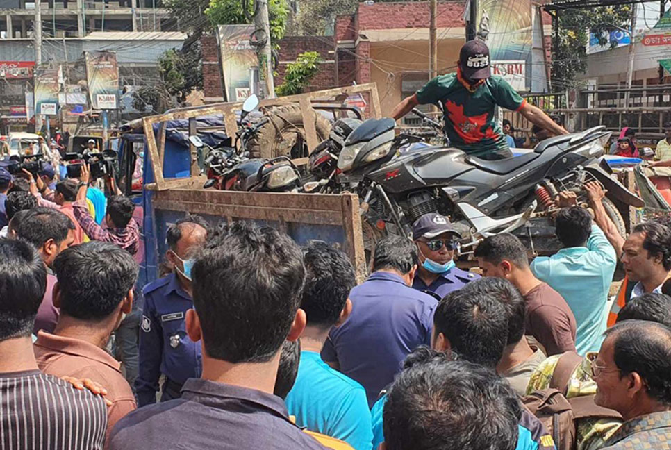 ব্রাহ্মণবাড়িয়ায় ফুটপাতের অবৈধ স্থাপনা উচ্ছেদ