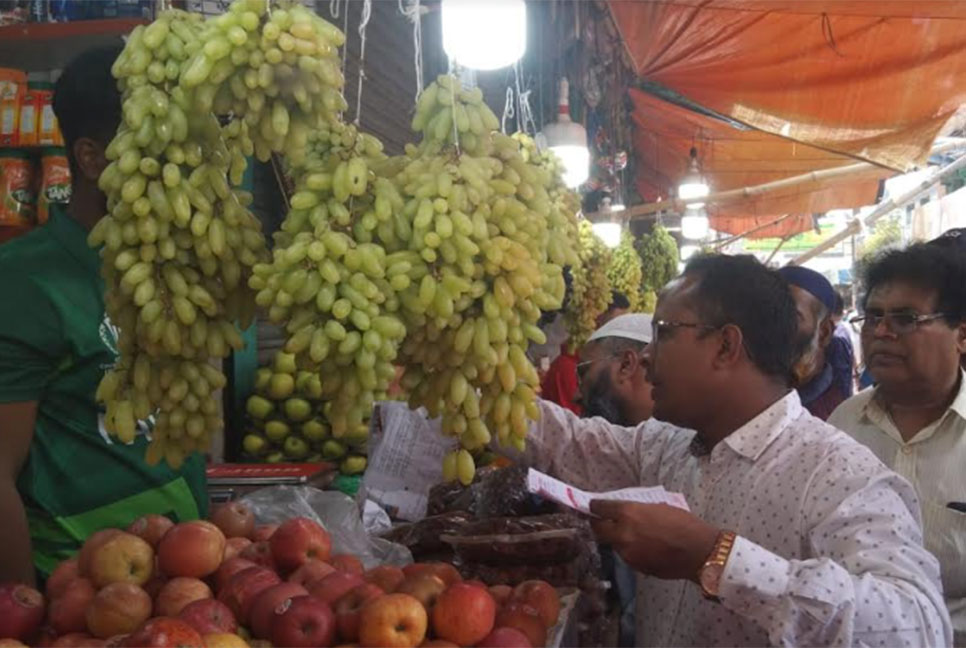 কুষ্টিয়ায় ৫ দোকানিকে ১৫ হাজার টাকা জরিমানা