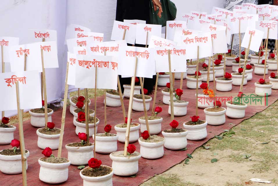 নওগাঁয় ১৩২ গণহত্যার স্থানের মাটি সংগ্রহ করে শ্রদ্ধা