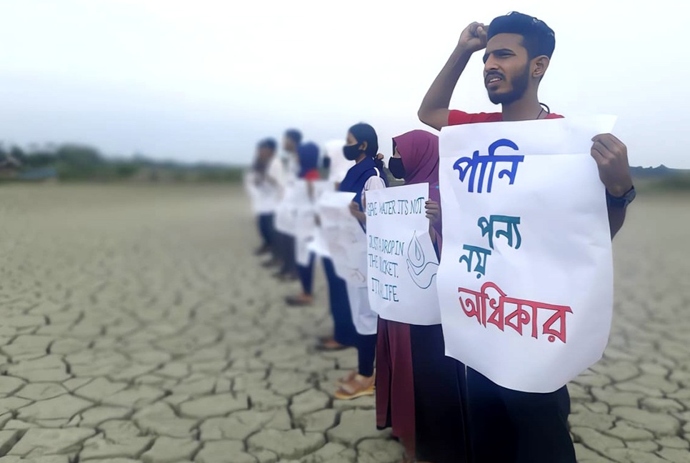 বাগেরহাটে সুপেয় পানির উৎস সংরক্ষণে জেলা প্রশাসককে স্মারকলিপি