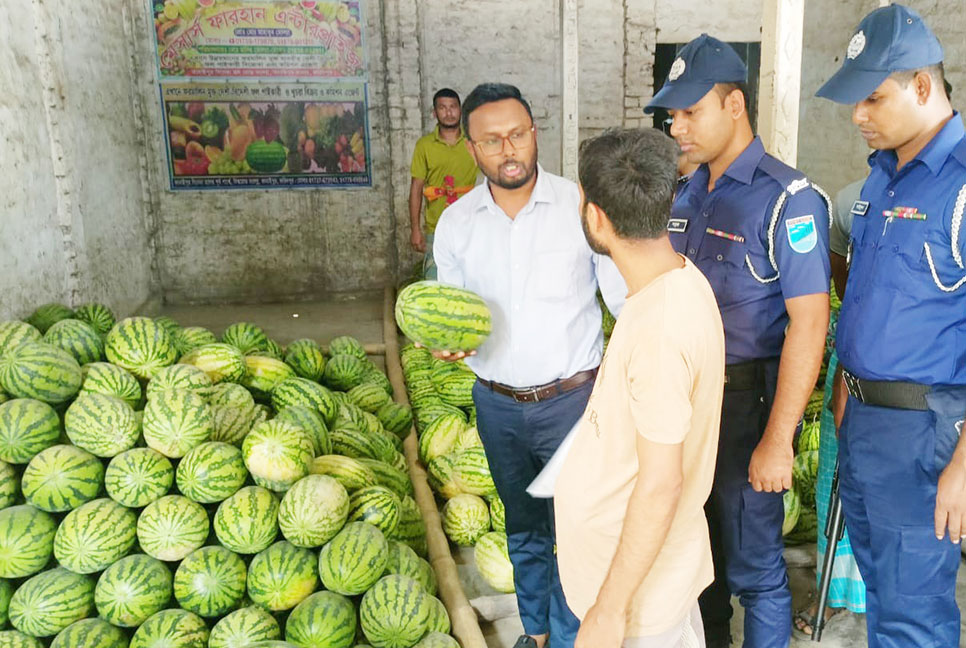 ফরিদপুরে ভোক্তার অভিযানে কমলো তরমুজের দাম