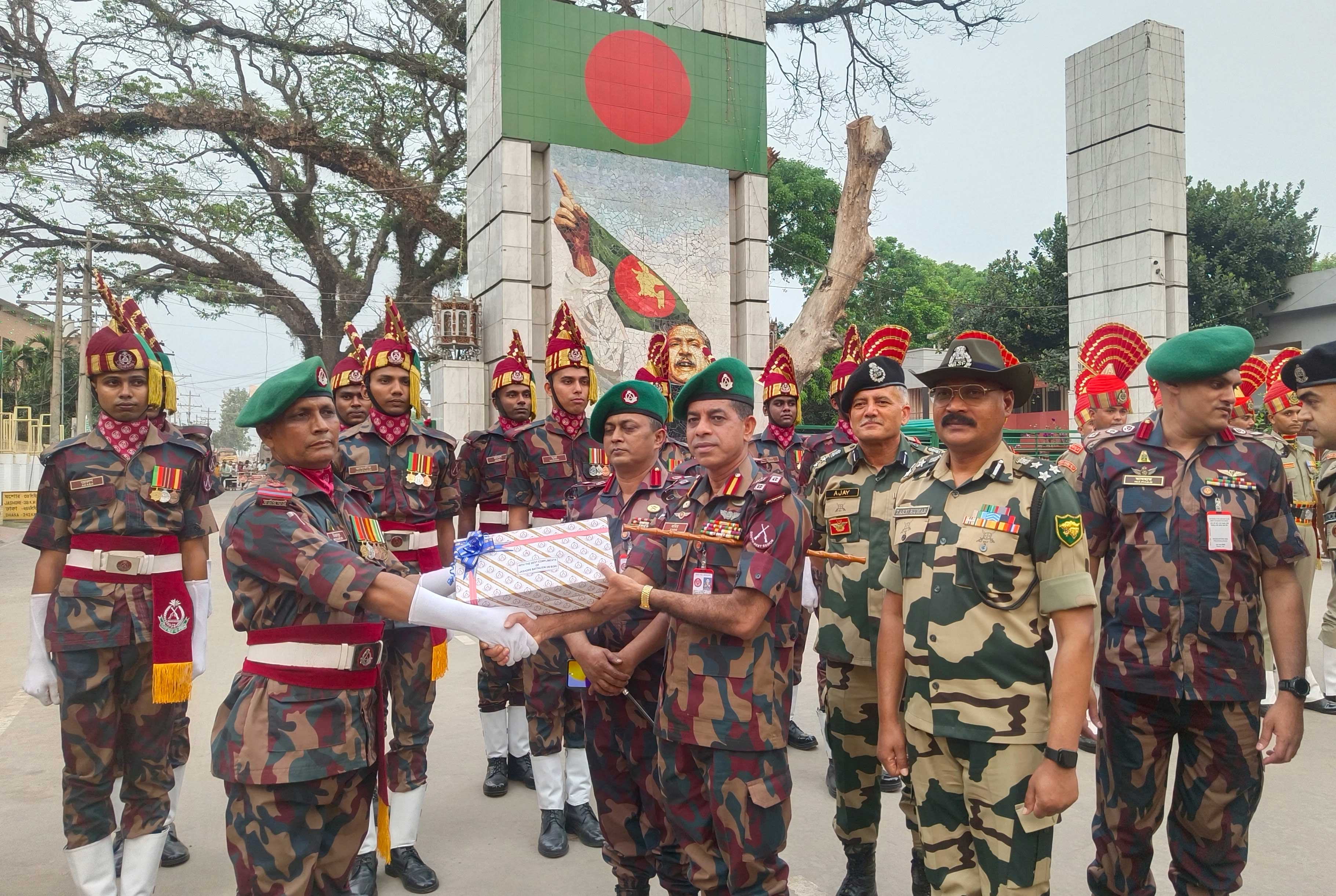 স্বাধীনতা দিবসে বেনাপোলে বিজিবি-বিএসএফ যৌথ প্যারেড অনুষ্ঠিত