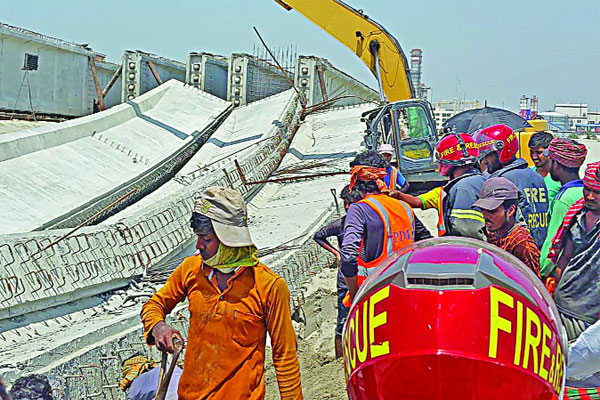 ভেঙে পড়ল সেতুর গার্ডার