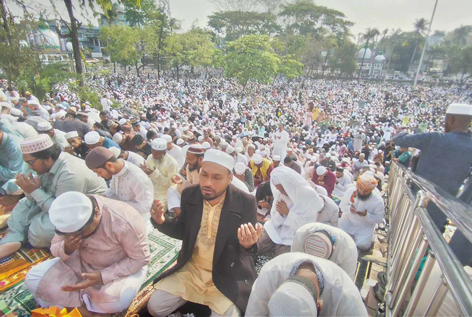 ঐতিহ্যবাহী শাহী ঈদ্গাহে সিলেটের প্রধান ঈদ জামাত 

