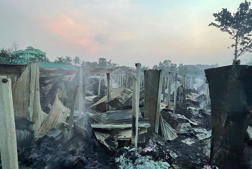 কালিয়াকৈরে আগুনে দোকান ও ঘর পুড়ে ছাই