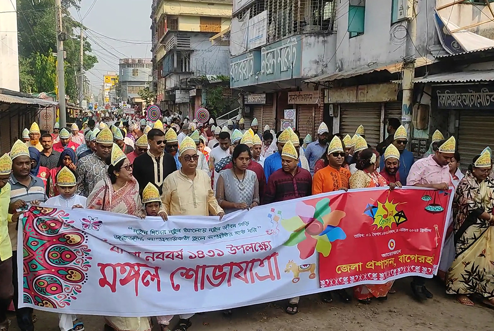 বাগেরহাটে নববর্ষকে স্বাগত জানিয়ে মঙ্গল শোভাযাত্রা 