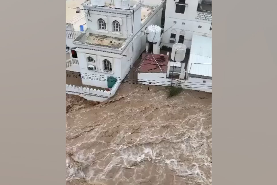 ওমানের বিভিন্ন স্থানে আকস্মিক বন্যায় ব্যাপক ক্ষয়ক্ষতি