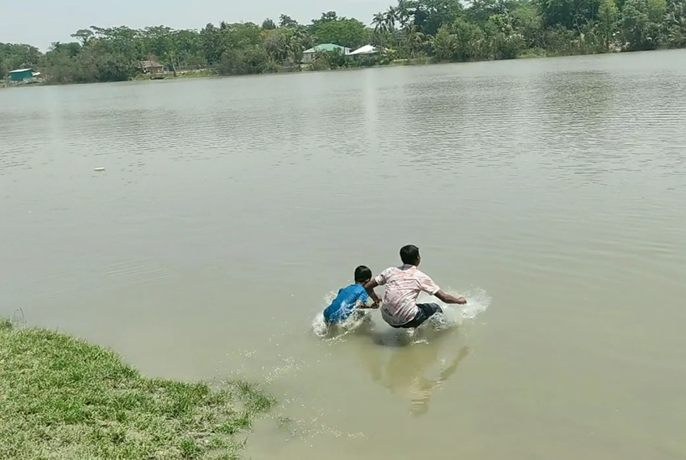 বাগেরহাটে তাপমাত্রার রেকর্ড, জনজীবনে স্থবিরতা