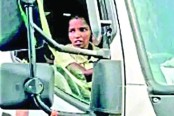 ট্রাক চালিয়ে বেনাপোলে, তারকা ভারতের নারী
