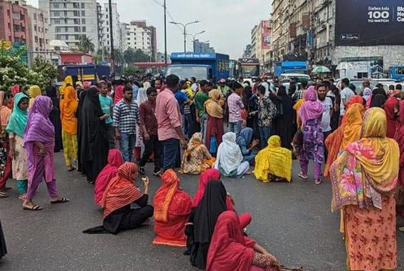 বনানীতে গার্মেন্টস শ্রমিকদের সড়ক অবরোধ