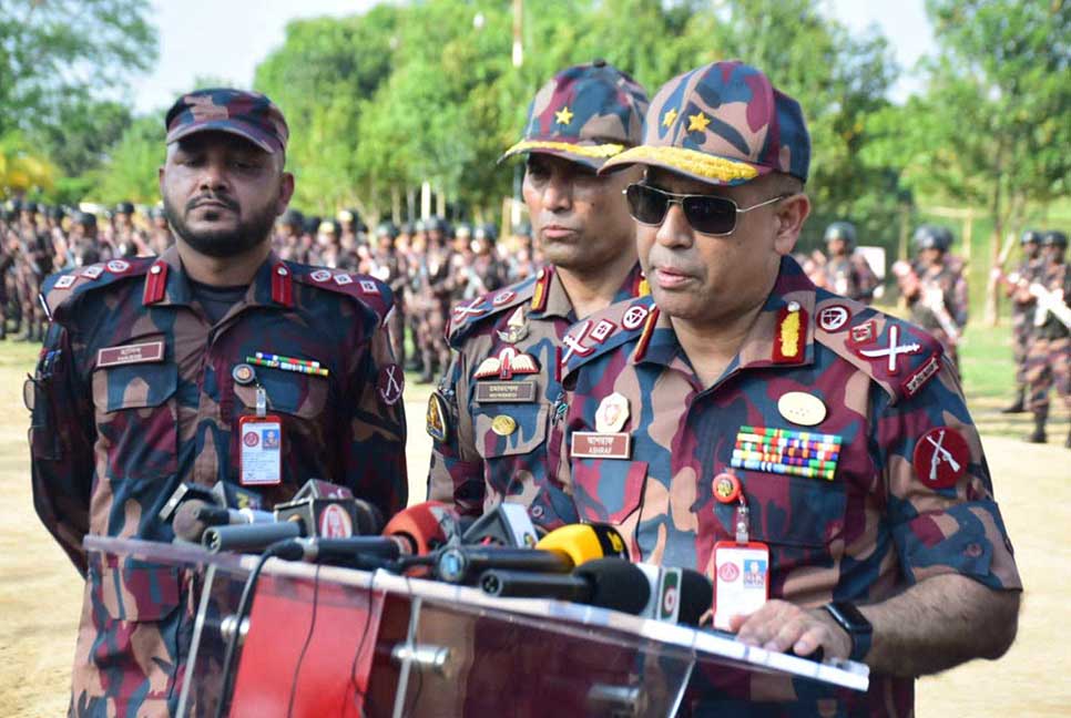 বান্দরবানের সীমান্ত এলাকা পরিদর্শনে বিজিবি মহাপরিচালক