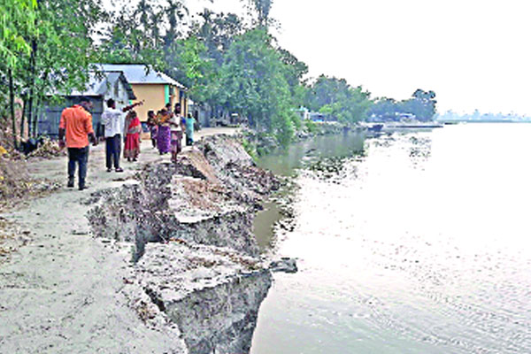 অসময়ে ভাঙনে উৎকণ্ঠা