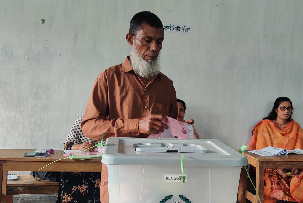 গাইবান্ধার তিন উপজেলায় চলছে ভোটগ্রহণ