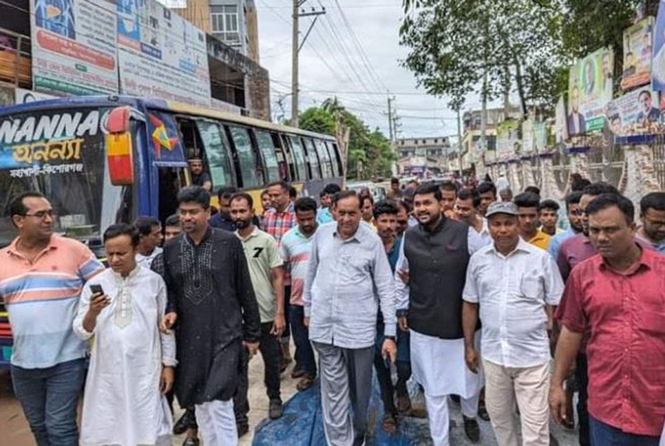 পাকুন্দিয়ায় বহুল প্রত্যাশিত রাস্তার নির্মাণকাজ শুরু