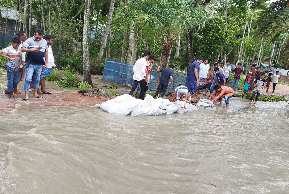 রেমালের প্রভাবে মোরেলগঞ্জে বহু গ্রাম প্লাবিত