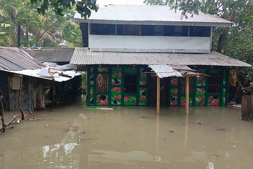 ঘূর্ণিঝড় রেমাল: ঢেউয়ের তোড়ে যুবকের মৃত্যু

