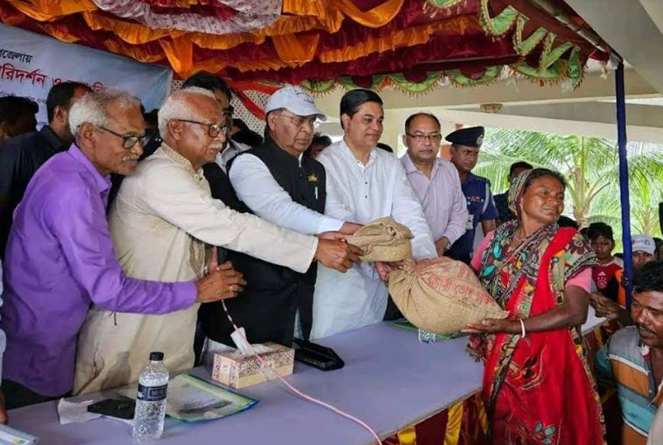 শেখ হাসিনার প্রতি আস্থা রাখুন: ত্রাণ প্রতিমন্ত্রী