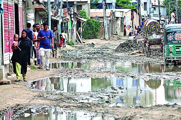 বর্ষণে বেহাল চট্টগ্রামের অধিকাংশ সড়ক