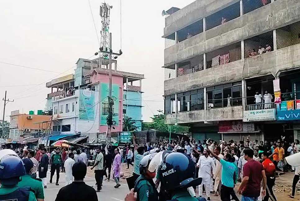 বাজেটকে স্বাগত জানাতে গিয়ে বর্তমান ও সাবেক মন্ত্রীর অনুসারীদের সংঘর্ষ