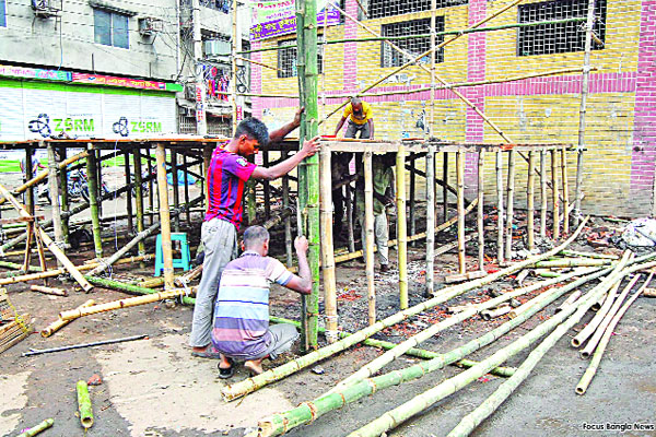 শেষ মুহূর্তে প্রস্তুত করা হচ্ছে কোরবানির পশুর হাট