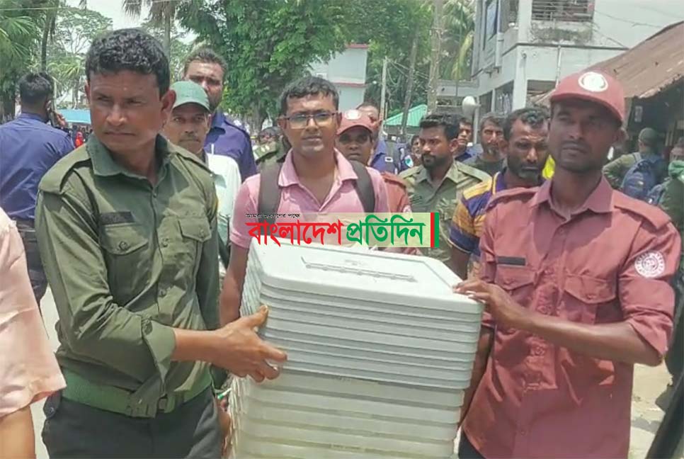 স্থগিত ২০ উপজেলায় নির্বাচন কাল, কেন্দ্রে পৌঁছানো হচ্ছে সরঞ্জাম

