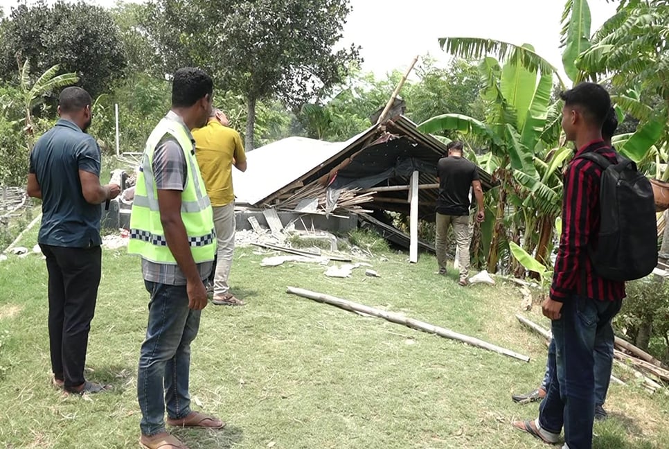 কুষ্টিয়ায় বাউলের আড্ডাঘর ভেঙে ফেলেছে দুর্বৃত্তরা

