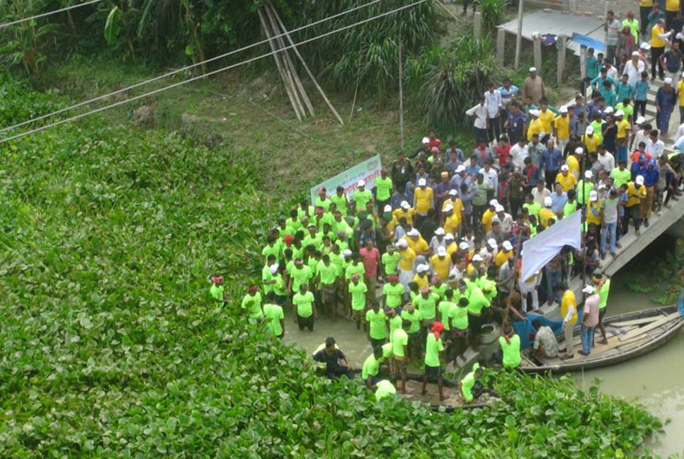 ফরিদপুরে কুমার নদের কচুরিপানা অপসারণের উদ্যোগ