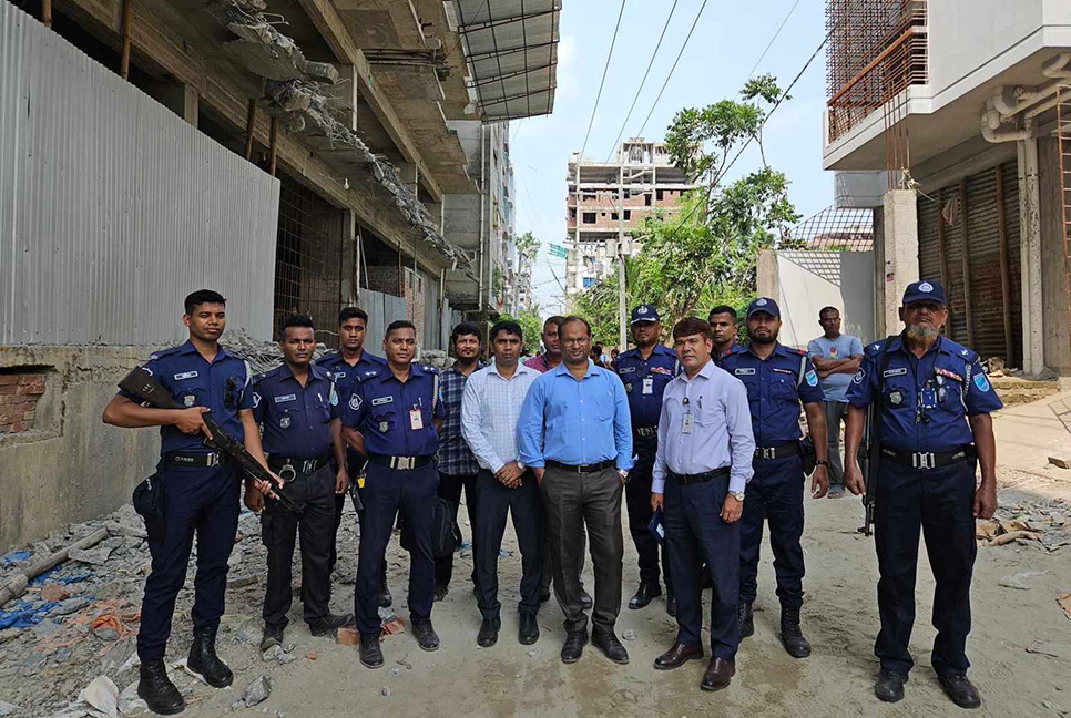 কেরানীগঞ্জের ওয়াশপুর এলাকায় রাজউকের উচ্ছেদ অভিযান

