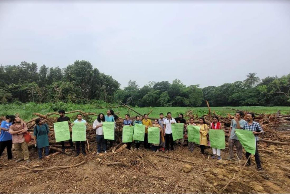 জাবিতে জলাশয় ভরাট করে ভবন নির্মাণে শিক্ষার্থীদের বাধা, মানববন্ধন

