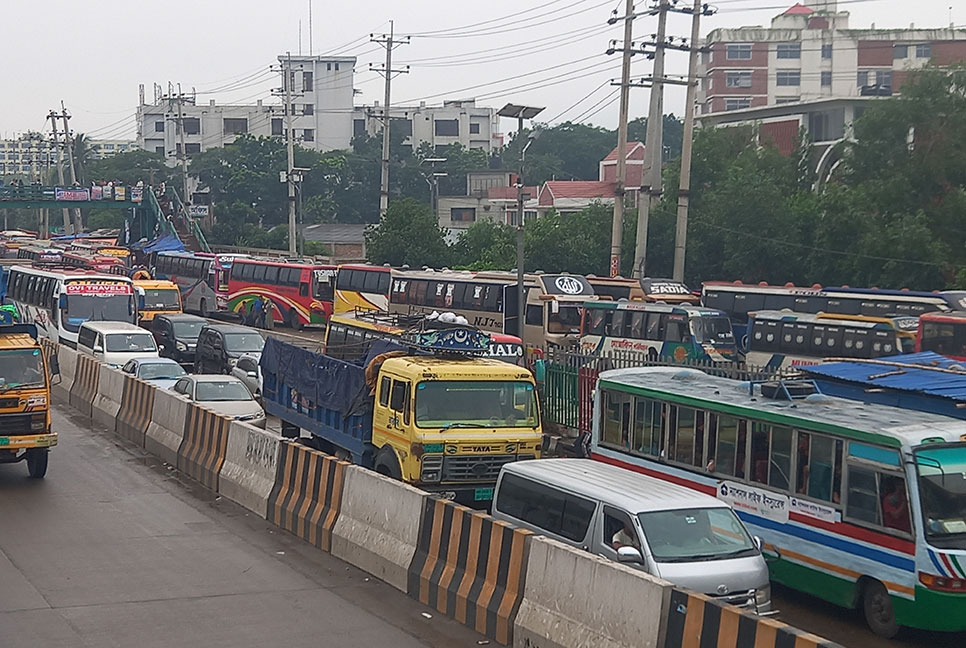 গাজীপুরে মহাসড়কে যানবাহনের চাপ