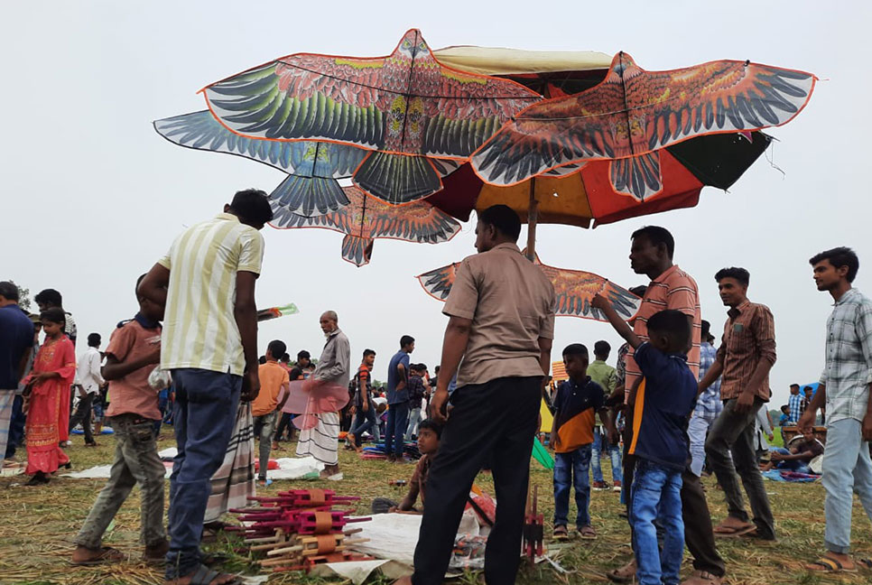 তুলশীগঙ্গার তীরে ঘুড়ির মেলা