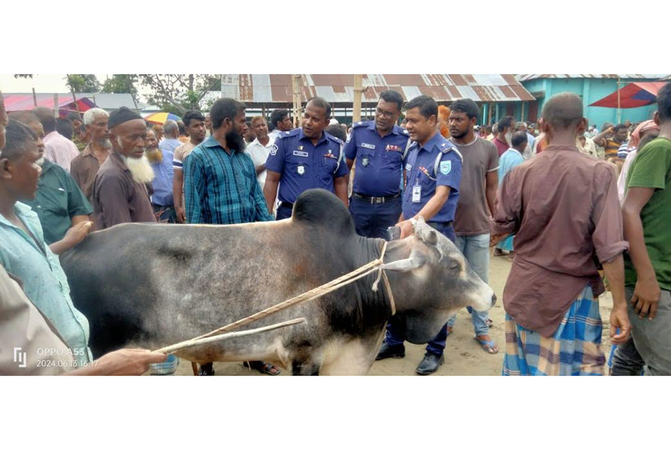 
কুড়িগ্রামে পশুর হাটে পুলিশের কঠোর নজরদারি  