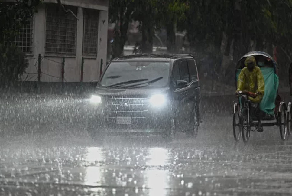 বর্ষার প্রথম দিনেই ৩ বিভাগে ভারী বর্ষণের আভাস