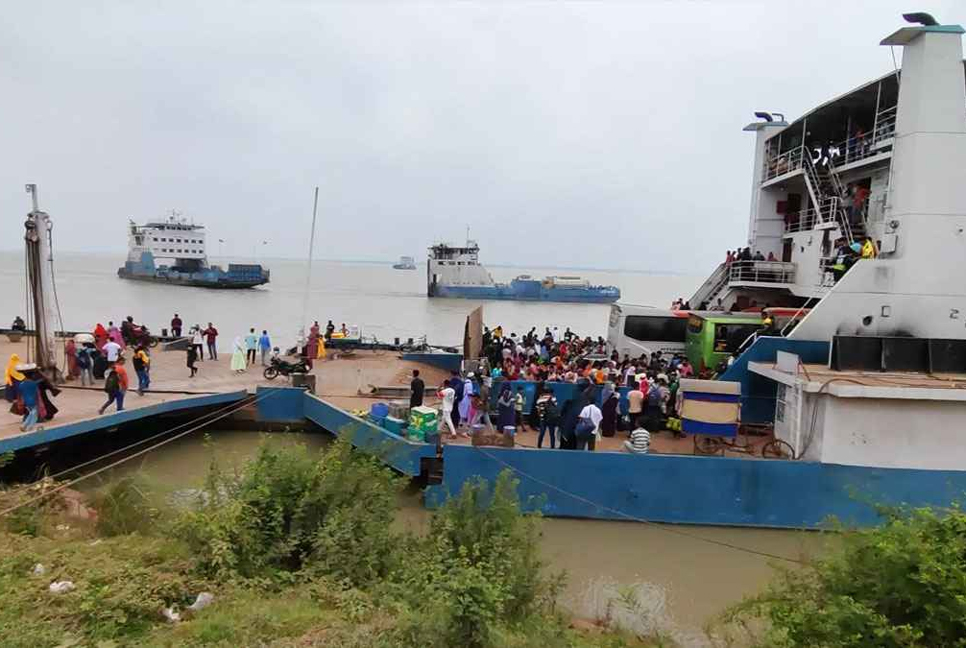 দৌলতদিয়া প্রান্তে স্বস্তির ঈদযাত্রা

