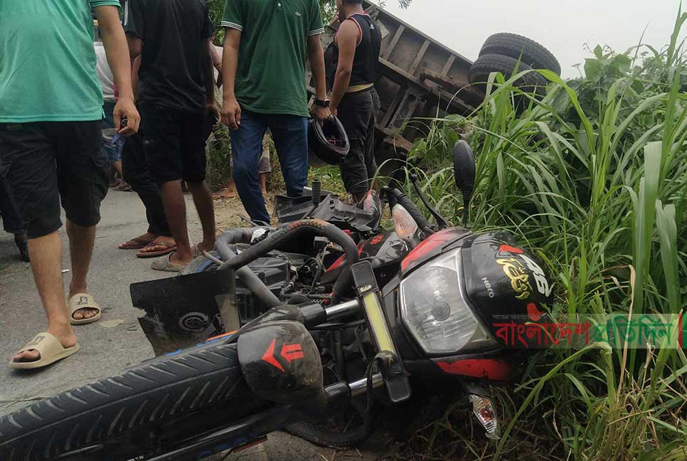 বোয়ালমারীতে সড়ক দুর্ঘটনায় মোটরসাইকেল চালক নিহত