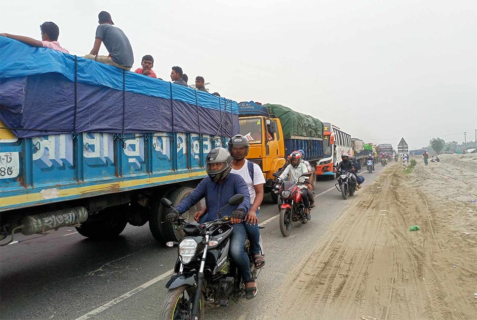 বঙ্গবন্ধু সেতু মহাসড়কে ১০ কিলো‌মিটার যানজট