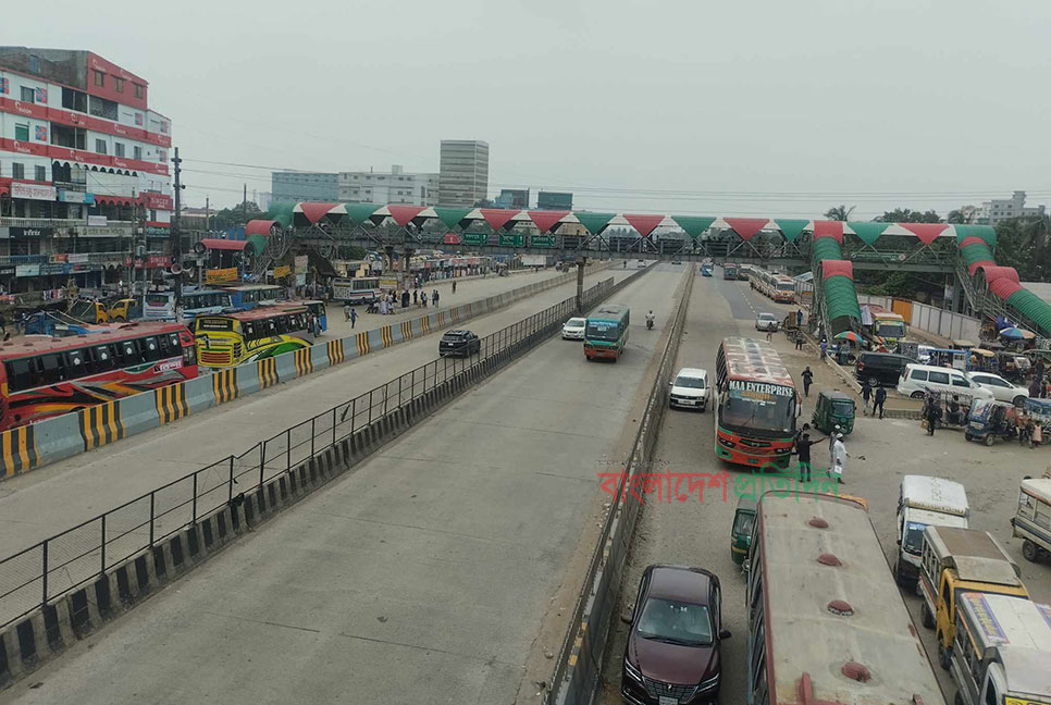 ঢাকা-চট্টগ্রাম মহাসড়কে নেই যাত্রী ও যানবাহনের চাপ