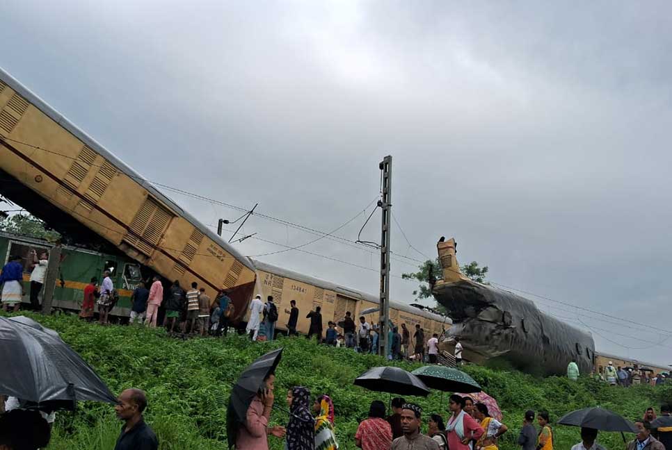 পশ্চিমবঙ্গে ট্রেন দুর্ঘটনায় নিহত বেড়ে ৮, আহত ৩০