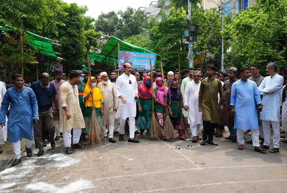 কোরবানির বর্জ্য অপসারণ কার্যক্রম উদ্বোধন করলেন ডিএনসিসি মেয়র