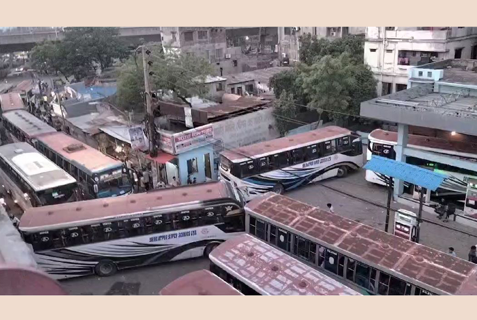 দক্ষিণবঙ্গের ঢাকামুখী যানবাহন যে কারণে দীর্ঘ জ্যামে আটকে থাকছে 
