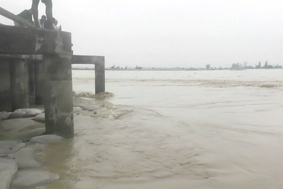 কুড়িগ্রামে দ্রুত বৃদ্ধি পাচ্ছে নদ-নদীর পানি, বিপৎসীমা ছুঁই ছুঁই