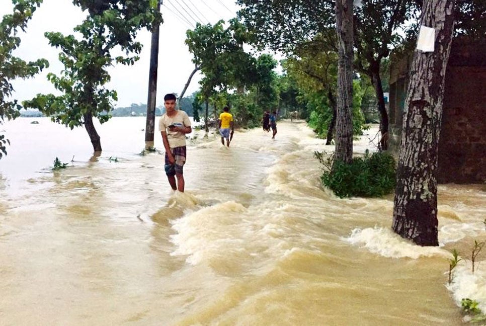 বিশ্বনাথে বন্যা, ঘর ছাড়ছেন মানুষ