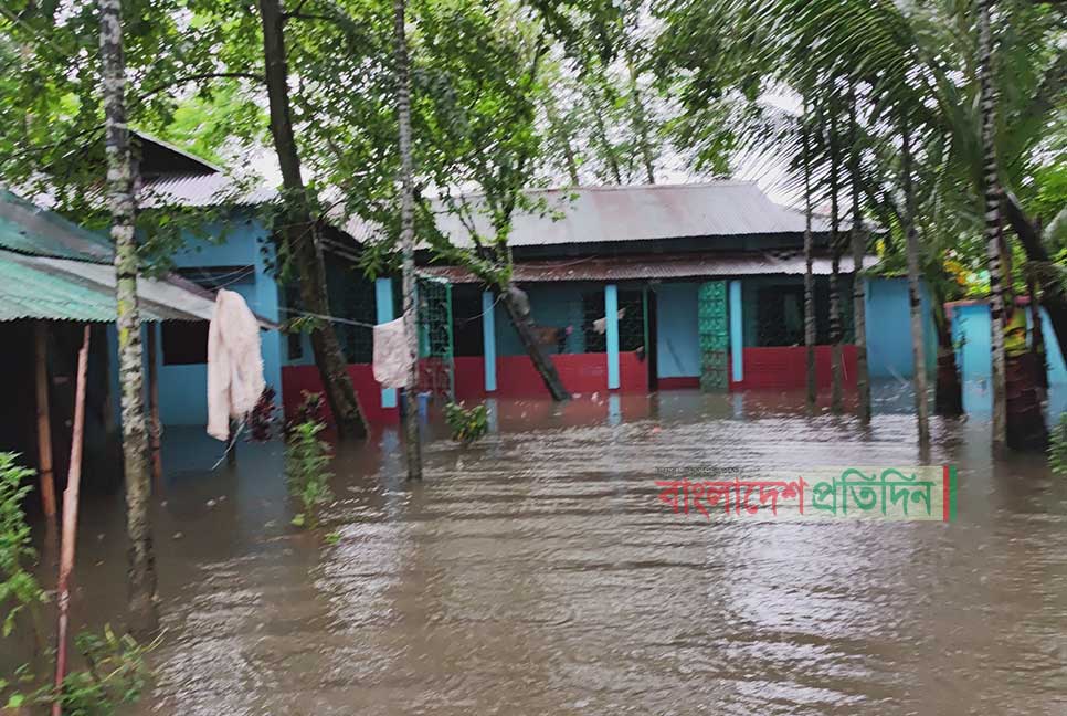 সুনামগঞ্জে নদ-নদীর পানি কমলেও এখনো বন্দি লাখো মানুষ 