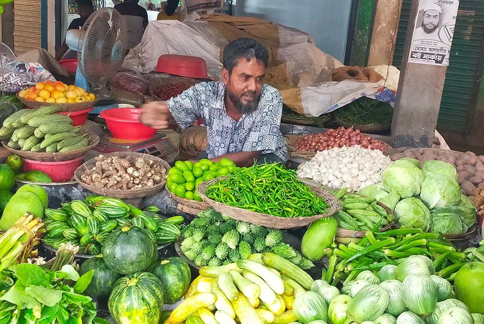 বেড়েছে সবজির দাম, দিশেহারা নিম্নআয়ের মানুষ