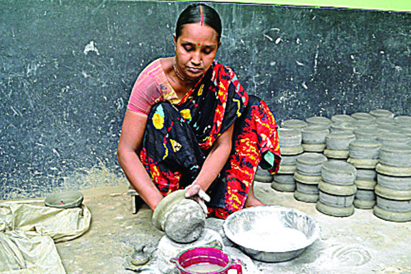 দইয়ের ভাঁড়ই কেবল ভরসা