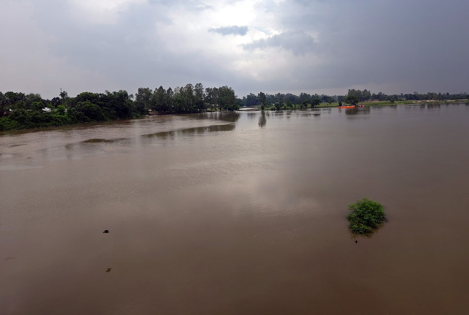 
দিনাজপুরে নদ-নদীর পানি বাড়ছে