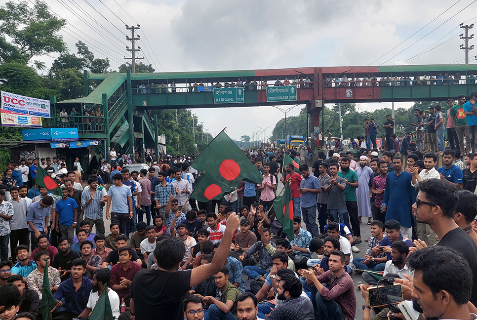 কোটাবিরোধী আন্দোলন, জাবি শিক্ষার্থীদের ঢাকা-আরিচা মহাসড়ক অবরোধ 