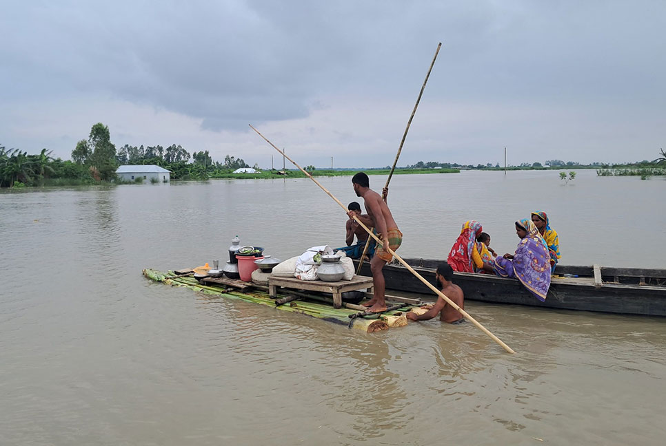 ব্রহ্মপুত্রের তিনটি পয়েন্টে বিপৎসীমার ওপরে পানি, বানভাসিদের দুর্ভোগ