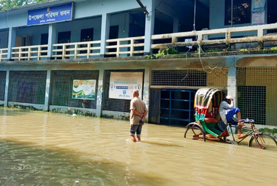 ২০ দিন ধরে পানির নিচে সরকারি অফিস-হাসপাতাল

